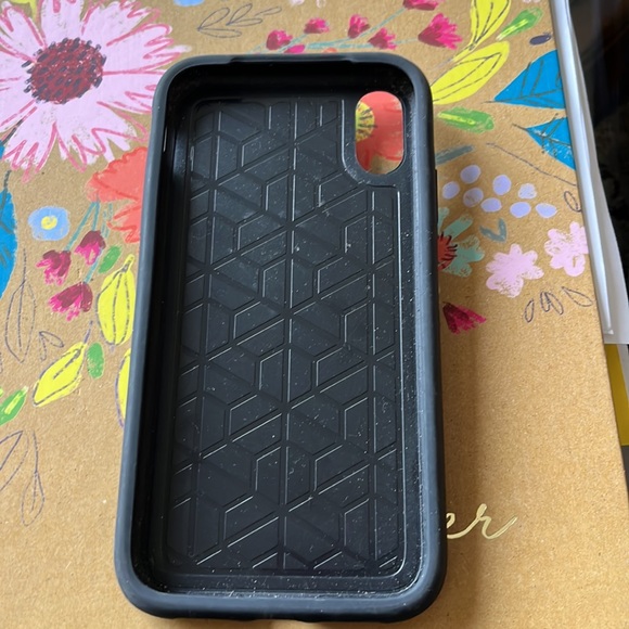 otter box cover for iPhone with finger clip - Picture 2 of 2